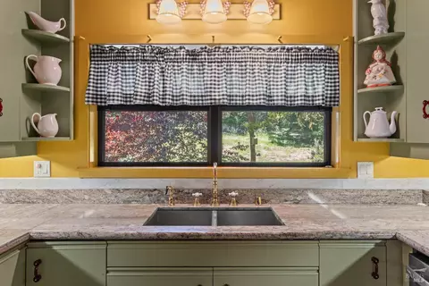 Kitchen - 909 Exley Ln, Willits, CA 95490 photo 4 of 5