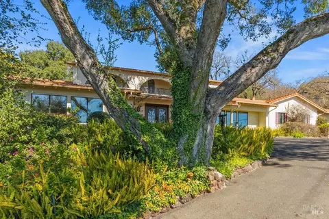595 Michael Dr, Sonoma, CA 95476