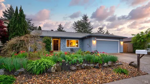 4690 Fairway Dr, Rohnert Park, CA 94928