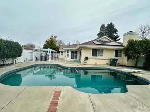 Exterior - 1555 Mccarthy Ct, Dixon, CA 95620 photo 17 of 26