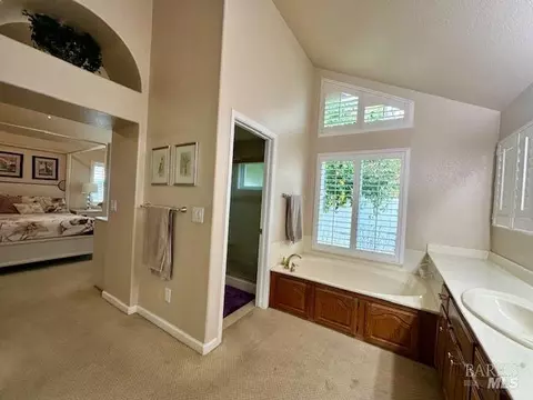 Bath - 1555 Mccarthy Ct, Dixon, CA 95620 photo 3 of 4
