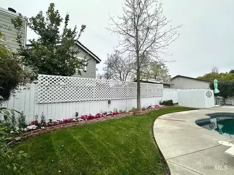 Exterior - 1555 Mccarthy Ct, Dixon, CA 95620 photo 15 of 26