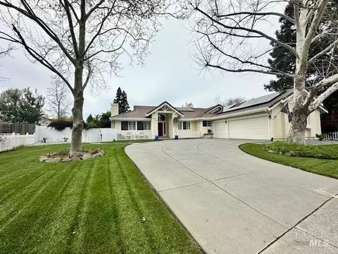 Exterior - 1555 Mccarthy Ct, Dixon, CA 95620 photo 2 of 26