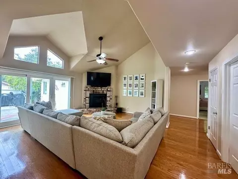 Living - 1555 Mccarthy Ct, Dixon, CA 95620 photo 3 of 4