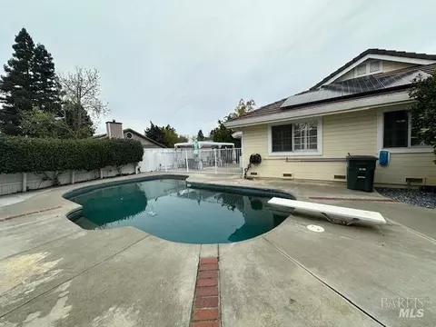 Exterior - 1555 Mccarthy Ct, Dixon, CA 95620 photo 13 of 26