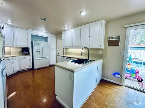 Kitchen - 1555 Mccarthy Ct, Dixon, CA 95620 photo 5 of 5