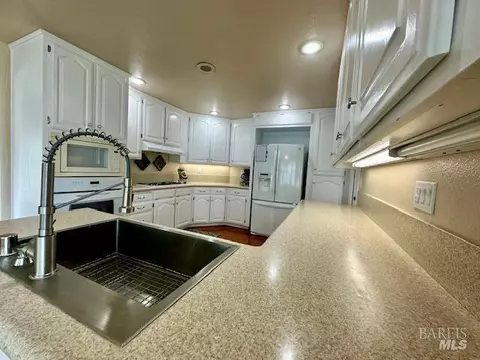 Kitchen - 1555 Mccarthy Ct, Dixon, CA 95620 photo 3 of 5