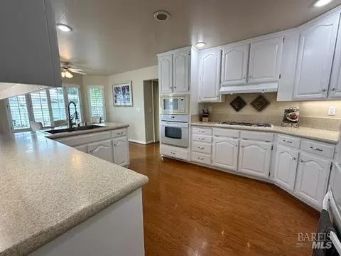 Kitchen - 1555 Mccarthy Ct, Dixon, CA 95620 photo 4 of 5