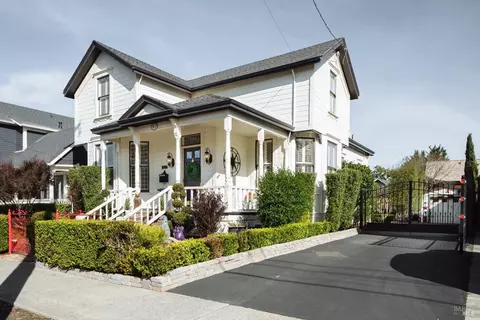 111 6th St, Petaluma, CA 94952