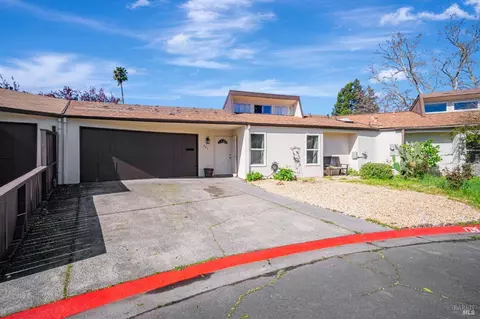 961 W 8th St, Santa Rosa, CA 95401