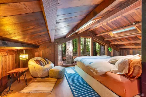 Bedroom - 22099 Ruoff Rd, Jenner, CA 95450 photo 5 of 9