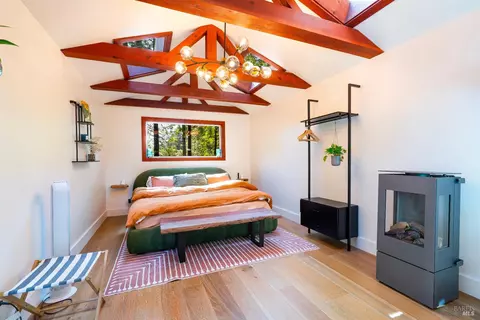Bedroom - 22099 Ruoff Rd, Jenner, CA 95450 photo 8 of 9