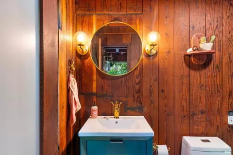 Bath - 22099 Ruoff Rd, Jenner, CA 95450 photo 2 of 5