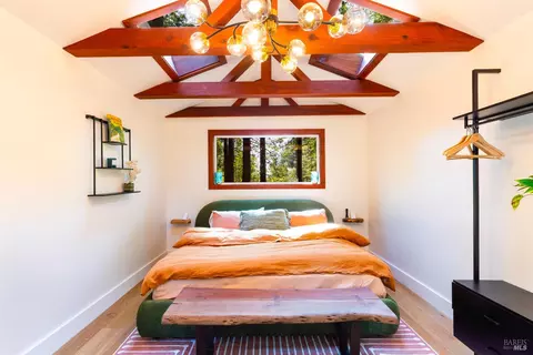 Bedroom - 22099 Ruoff Rd, Jenner, CA 95450 photo 7 of 9