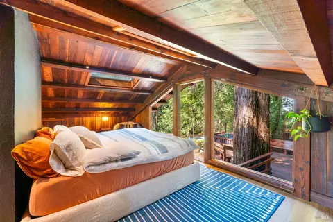 Bedroom - 22099 Ruoff Rd, Jenner, CA 95450 photo 3 of 9