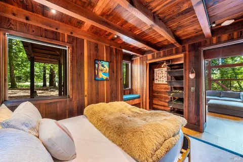 Bedroom - 22099 Ruoff Rd, Jenner, CA 95450 photo 2 of 9