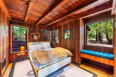 Bedroom - 22099 Ruoff Rd, Jenner, CA 95450 photo 1 of 9