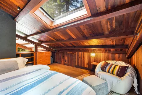 Bedroom - 22099 Ruoff Rd, Jenner, CA 95450 photo 4 of 9