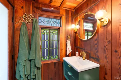 Bath - 22099 Ruoff Rd, Jenner, CA 95450 photo 1 of 5