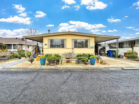 219 Champagne W, Calistoga, CA 94515