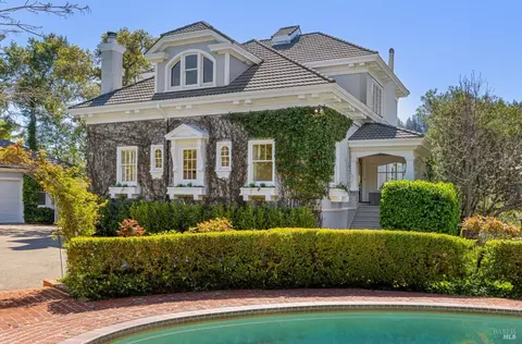 30 Hill Rd, Ross, CA 94957