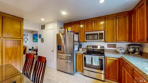 185 Escallonia Dr, Novato, CA 94945