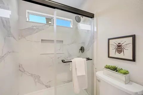 Bath - 106 Silver Eagle Way, Vacaville, CA 95688 photo 5 of 5