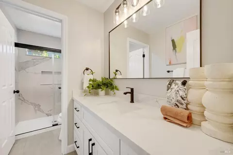 Bath - 106 Silver Eagle Way, Vacaville, CA 95688 photo 4 of 5