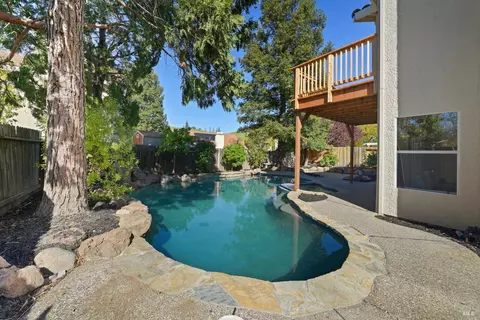 Exterior - 106 Silver Eagle Way, Vacaville, CA 95688 photo 7 of 16