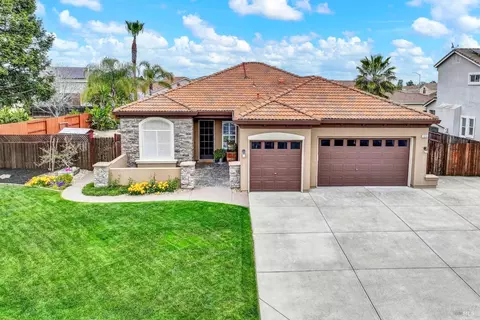 1025 Crystal Springs Dr, Vacaville, CA 95688