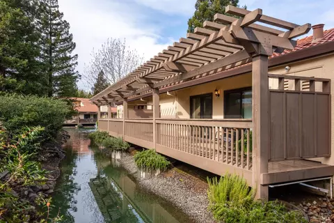 43 Fountain Grove Cir, Napa, CA 94558