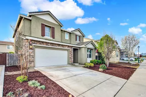 Exterior - 261 Primrose Dr, Vacaville, CA 95687 photo 2 of 4