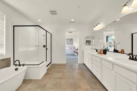 Bath - 261 Primrose Dr, Vacaville, CA 95687 photo 4 of 4