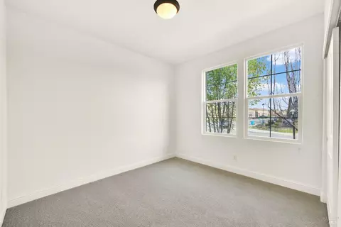 Bedroom - 261 Primrose Dr, Vacaville, CA 95687 photo 1 of 11
