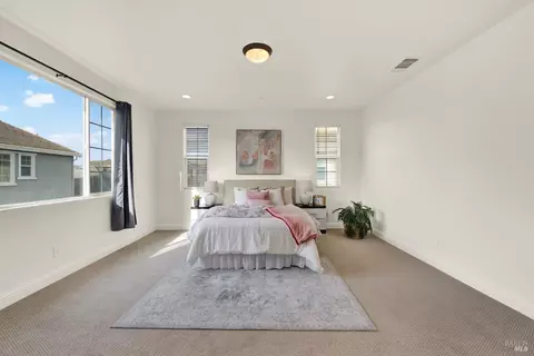 Bedroom - 261 Primrose Dr, Vacaville, CA 95687 photo 8 of 11