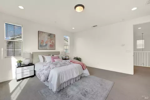 Bedroom - 261 Primrose Dr, Vacaville, CA 95687 photo 9 of 11