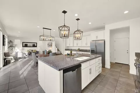 Kitchen - 261 Primrose Dr, Vacaville, CA 95687 photo 6 of 9
