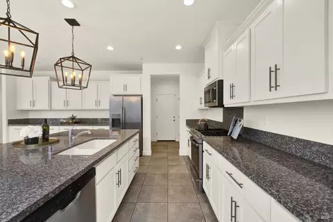 Kitchen - 261 Primrose Dr, Vacaville, CA 95687 photo 7 of 9