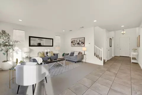 Entry Way - 261 Primrose Dr, Vacaville, CA 95687 photo 2 of 11