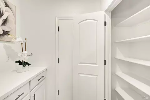 Entry Way - 261 Primrose Dr, Vacaville, CA 95687 photo 5 of 11