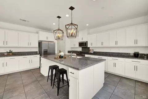 Kitchen - 261 Primrose Dr, Vacaville, CA 95687 photo 3 of 9