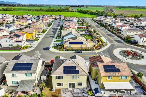 View/Area - 261 Primrose Dr, Vacaville, CA 95687 photo 3 of 4
