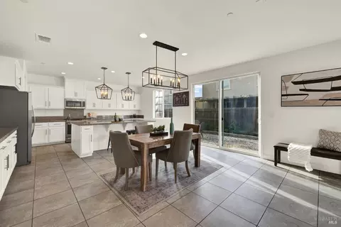 Dining - 261 Primrose Dr, Vacaville, CA 95687 photo 2 of 4