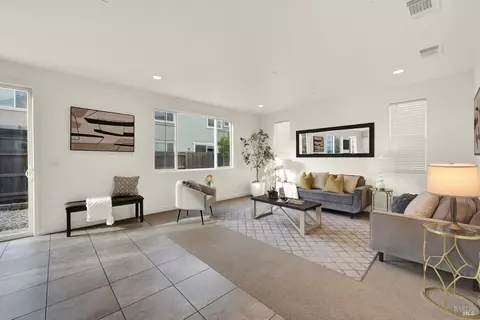 Living - 261 Primrose Dr, Vacaville, CA 95687 photo 1 of 3