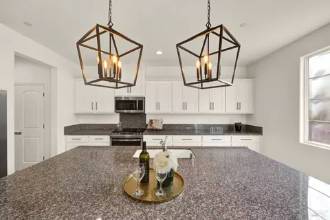 Kitchen - 261 Primrose Dr, Vacaville, CA 95687 photo 5 of 9