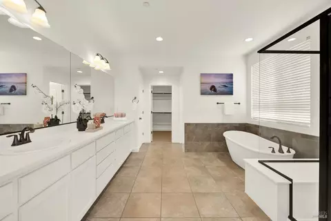 Bath - 261 Primrose Dr, Vacaville, CA 95687 photo 3 of 4