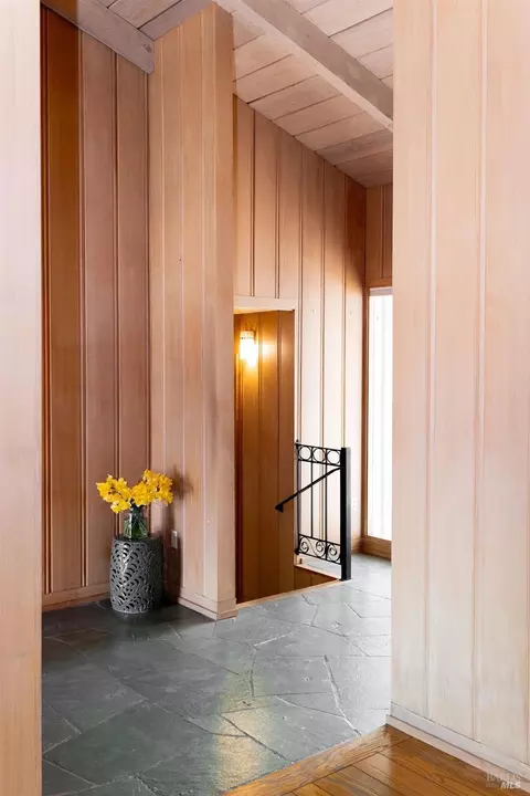Entry Way - 1101 Maple Ave, Ukiah, CA 95482 photo 2 of 6