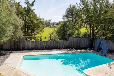 Exterior - 1101 Maple Ave, Ukiah, CA 95482 photo 7 of 31