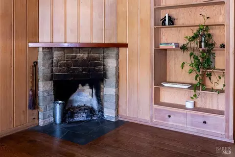 Living - 1101 Maple Ave, Ukiah, CA 95482 photo 2 of 4