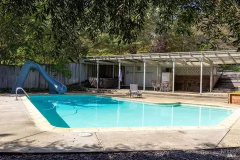 Exterior - 1101 Maple Ave, Ukiah, CA 95482 photo 4 of 31